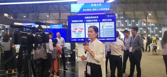 “云”開見日，“AI”生花，軟通動力攜五大主題亮相華為HC大會